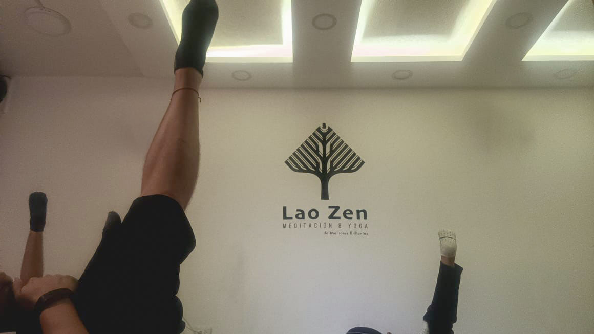 Posturas avanzadas de yoga Lao Zen